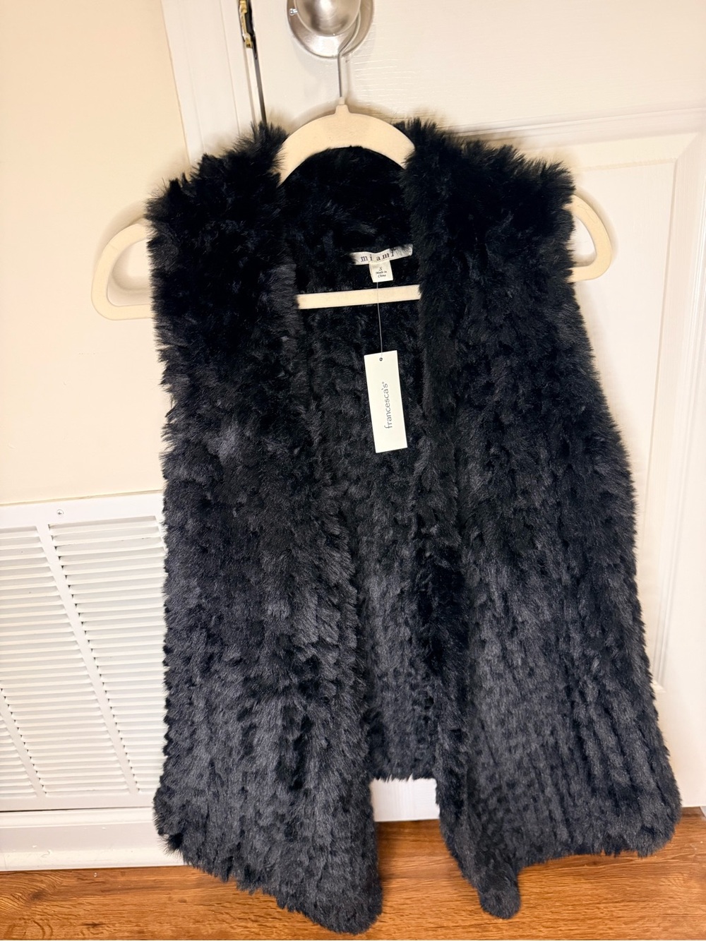 miami by Francisca’s - Black Faux Fur Sleeveless Vest